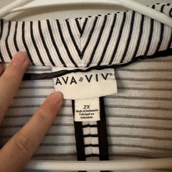 Ava and Viv plus sized striped blazer 2X - Picture 2 of 2